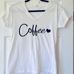 ✨NEW 🧁CUTE WHITE COFFEE HEART HIGH-LOW T-SHIRT 🍰 NWOT 🌸☕️ SMALL 💕